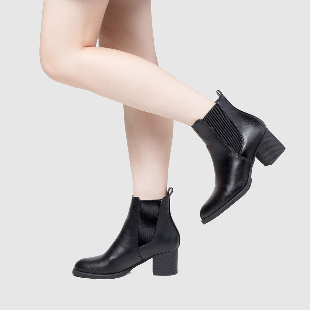 Black_heeled_chelsea_boots